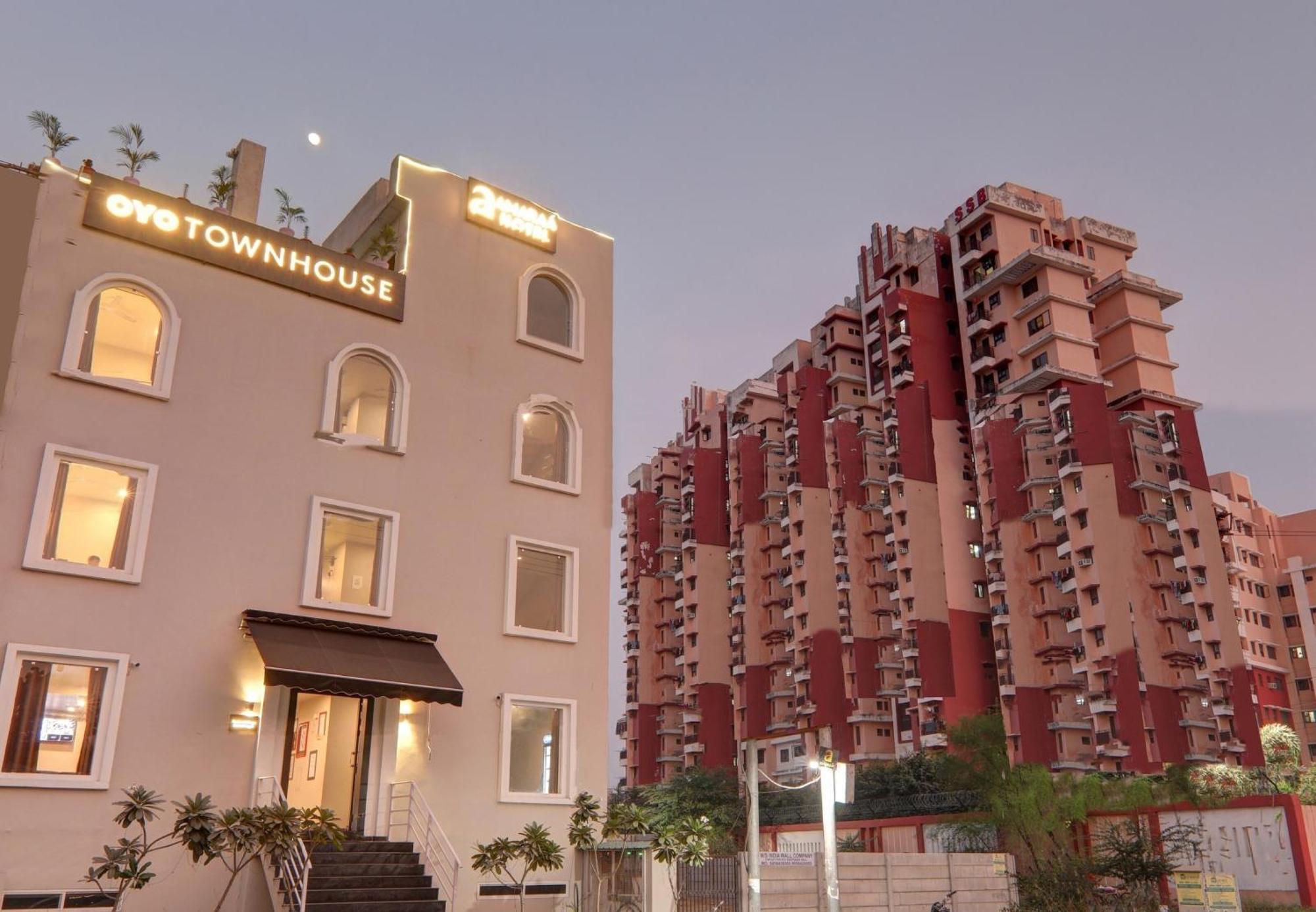 Super Townhouse Amaraa Hotel Near Phoenix Palassio Lucknow Exterior foto
